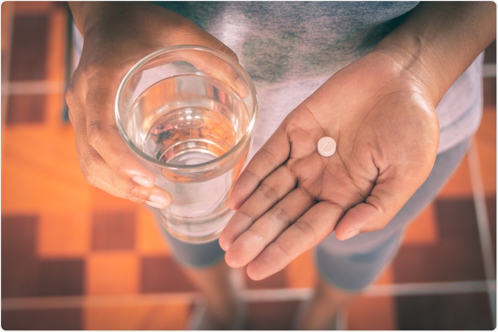 Pregnant woman taking paracetamol