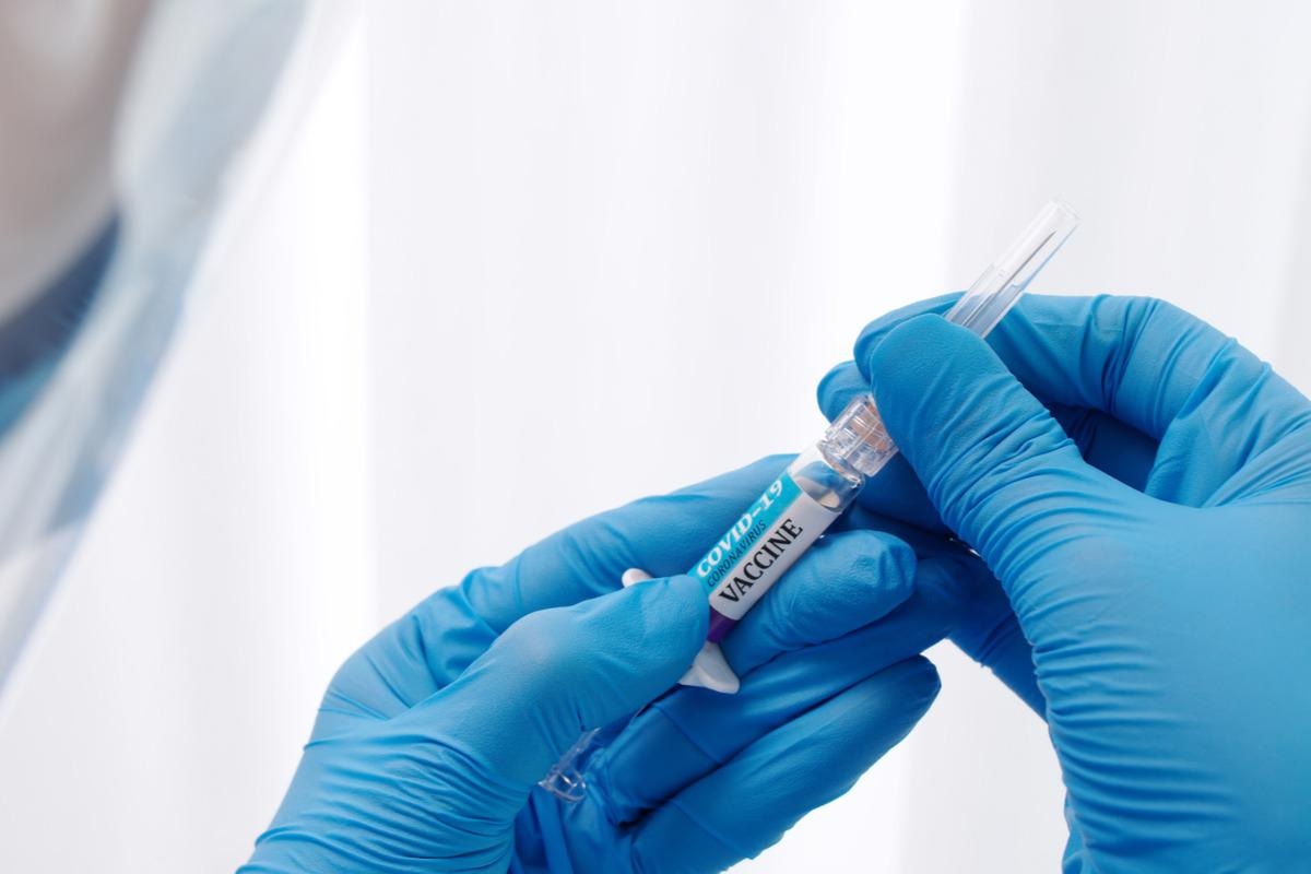 Study: ESTIMATING THE EFFECT OF VACCINATION ON THE CASE-FATALITY RATE FOR COVID-19. Image Credit: Chaay_Tee/Shutterstock