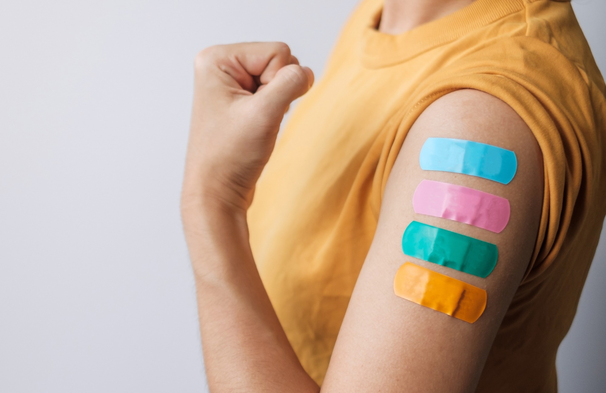 Study: Booster vaccination protection against SARS-CoV-2 infections in young adults during an Omicron BA.1-predominant period: A retrospective cohort study. Image Credit: Jo Panuwat D / Shutterstock