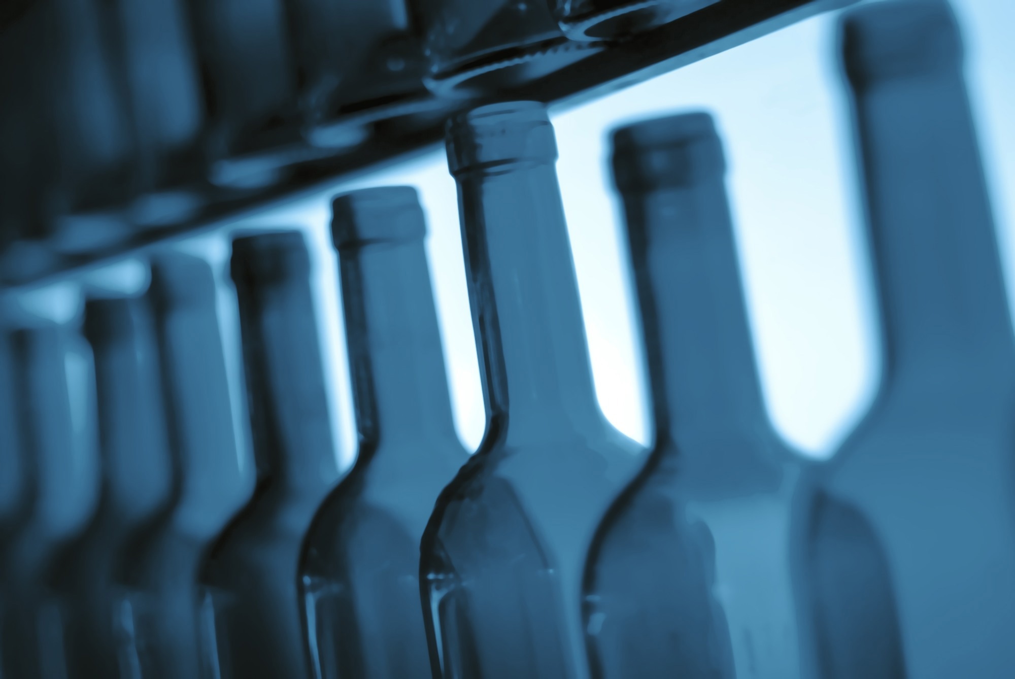Study: Association of Recent SARS-CoV-2 Infection With New-Onset Alcohol Use Disorder, January 2020 Through January 2022. Image Credit: ALEX_UGALEK/Shutterstock