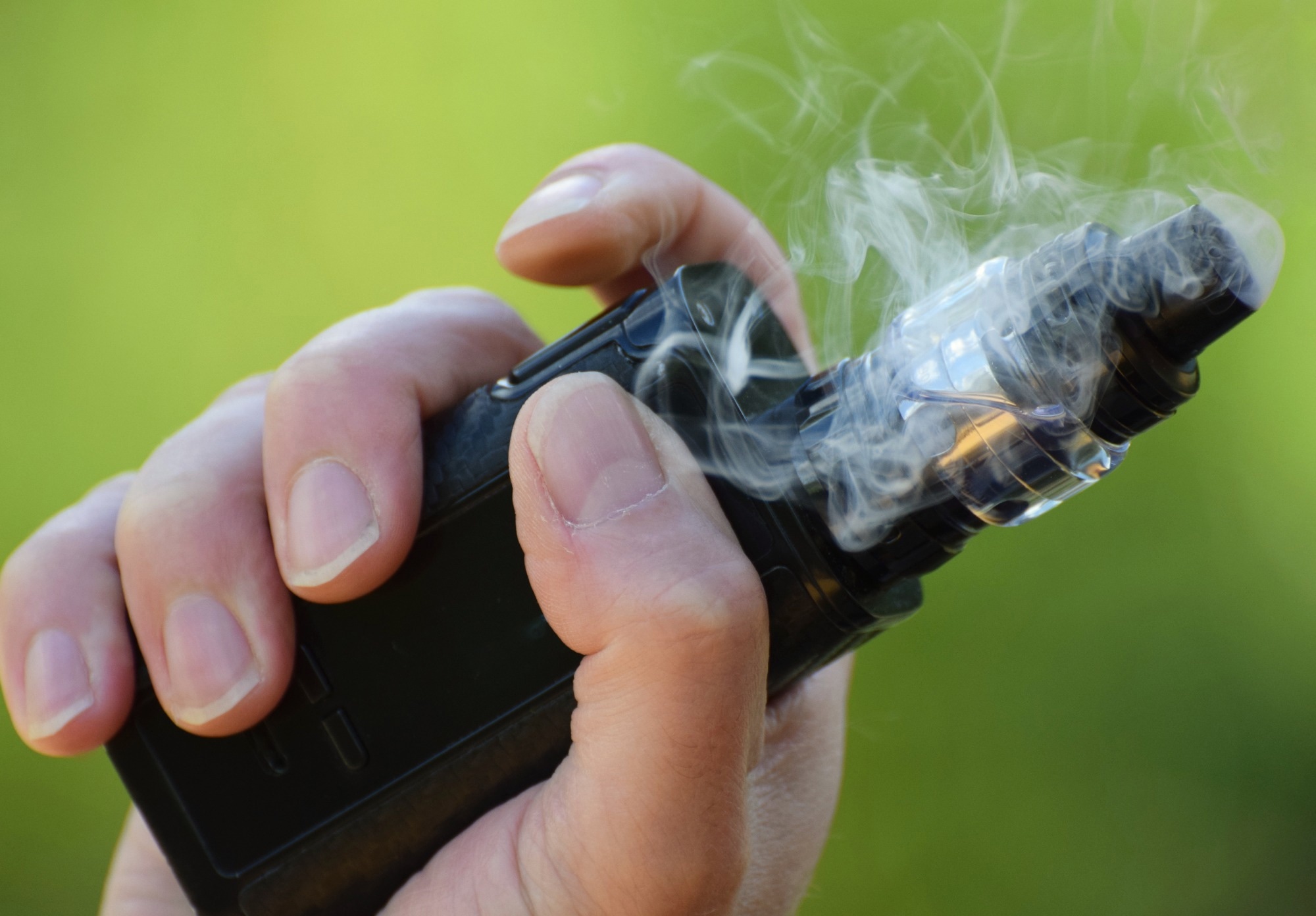 Study: Not all vaping is the same: differential pulmonary effects of vaping cannabidiol versus nicotine. Image Credit: Amani A / Shutterstock