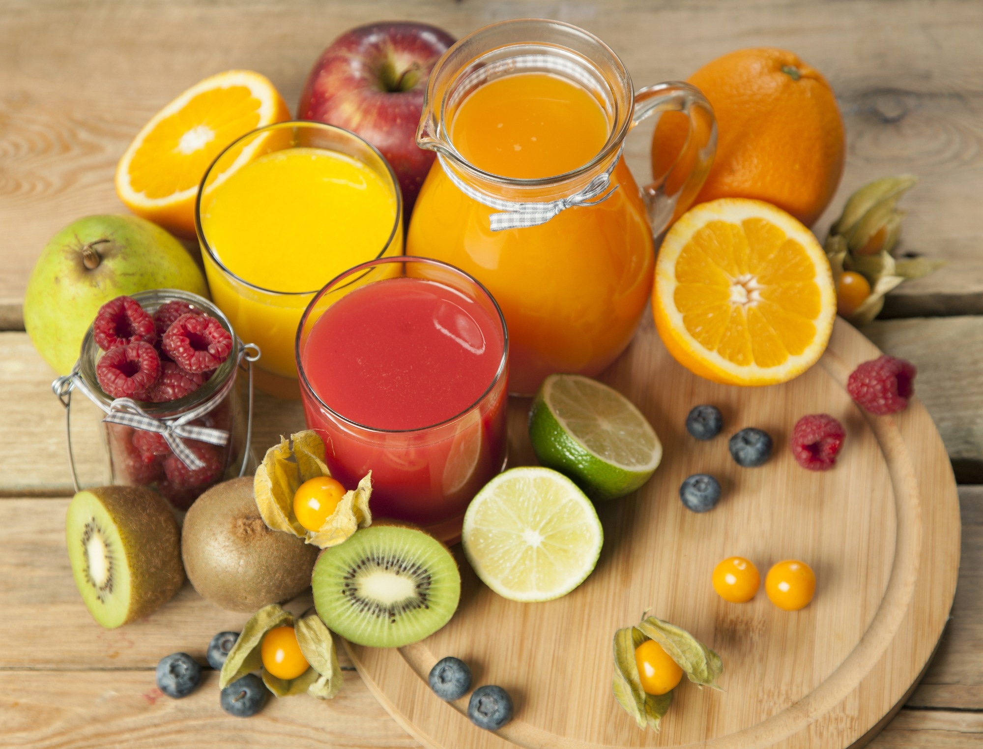 Study: Are (poly)phenols contained in 100% fruit juices mediating their effects on cardiometabolic risk factors? A meta-regression analysis. Image Credit: Lisa A / Shutterstock.com
