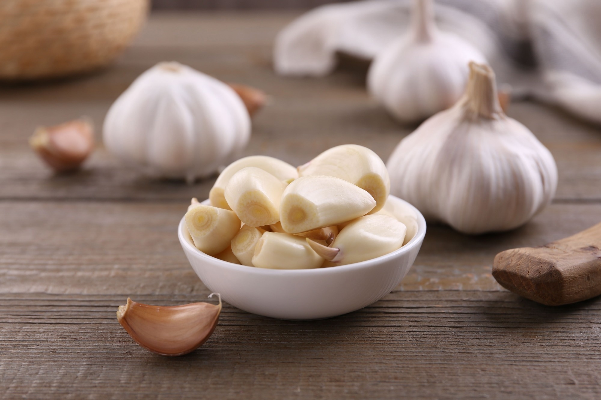 Study: Exploring the health benefits of raw white garlic consumption in humans: a mini review. Image Credit: New Africa / Shutterstock