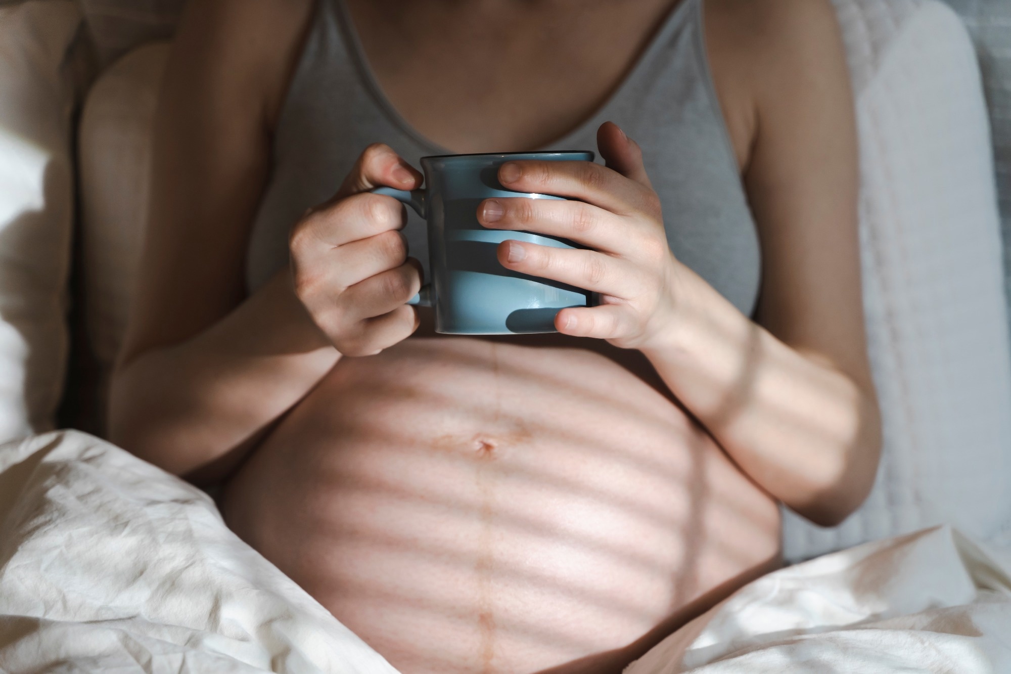 Study: Impact of tea and coffee consumption during pregnancy on children’s cognitive development. Image Credit: UladzimirZuyeu / Shutterstock