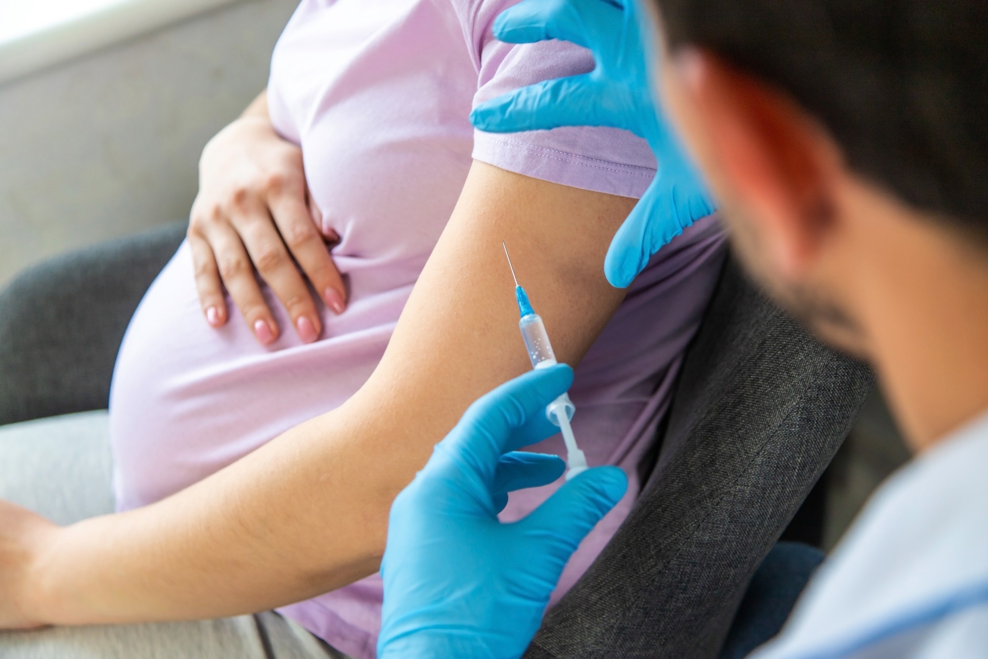 Study: First trimester mRNA COVID-19 vaccination and risk of congenital malformation: a prospective observational embryotox cohort study. Image Credit: Anuta23 / Shutterstock