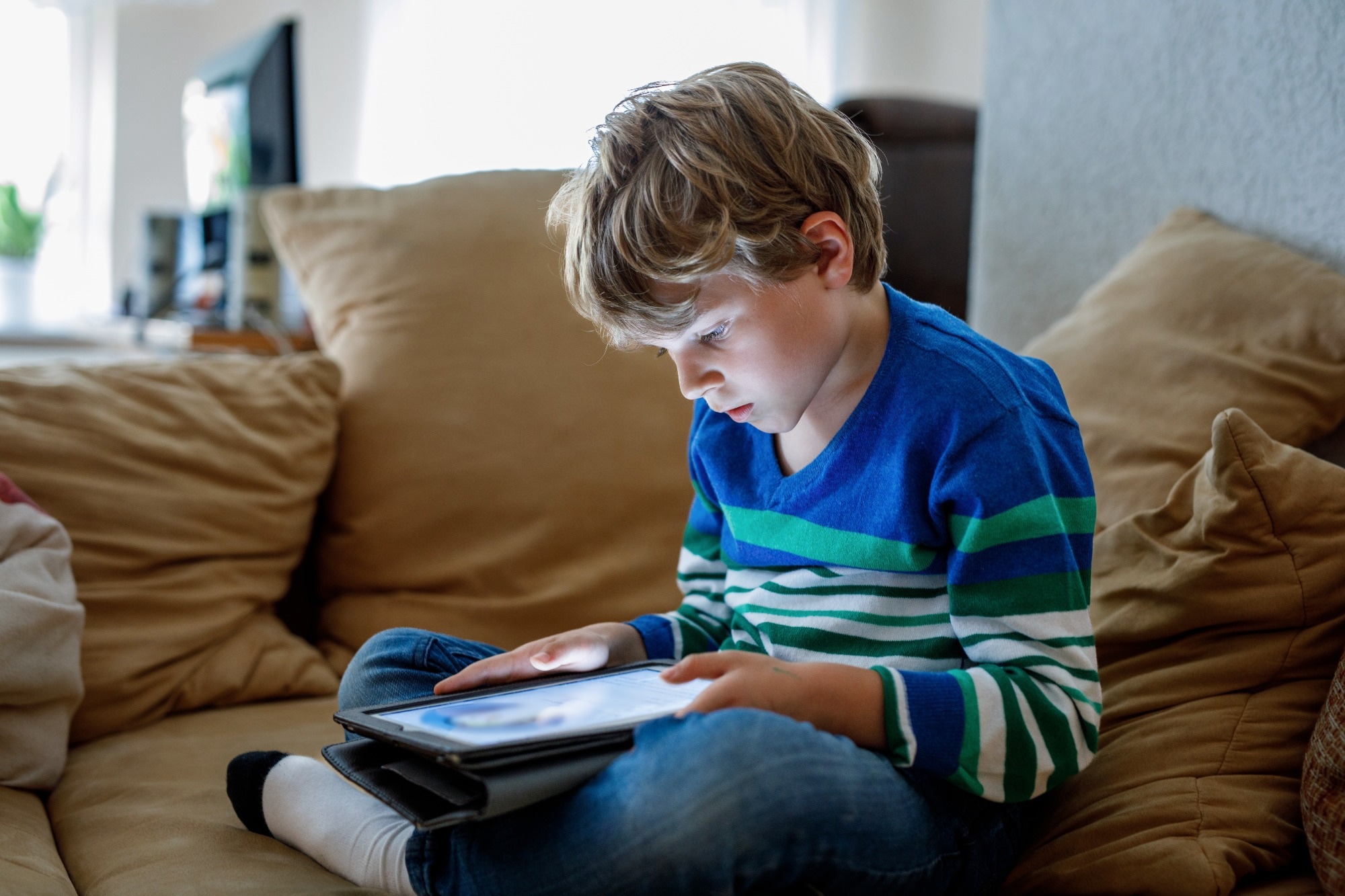 Study: Electronic Screen Use and Children’s Socioemotional Problems: A Systematic Review and Meta-Analysis of Longitudinal Studies. Image Credit: Irina WS / Shutterstock